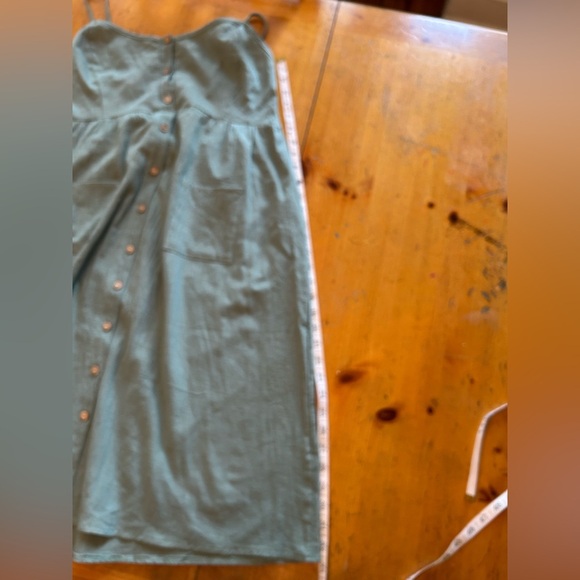 Msquared Green Midi Dress with Elegant Silhouette - Picture 10 of 11